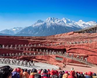 Impression forestillingen i Lijiang af Naxi-folket i Kina Impression forestillingen i Lijiang af Naxi-folket i Kina