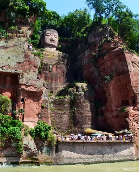 Unesco-arven Den store Buddha i Chengdu Unesco-arven Den store Buddha på Lingyun-bjerget ved Leshan set fra vandsiden i Chengdu
