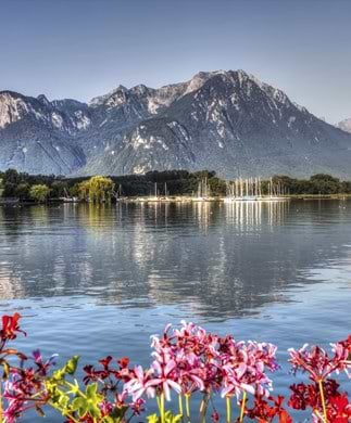 Smukt bjerglandskab med sø i Alperne, Schweiz Smukt bjerglandskab med sø i Alperne, Schweiz