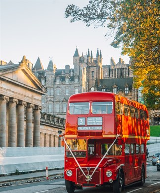 Bus kørende i Edinburgh, Skotland