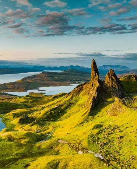 Dramatiske klipper og grønne vidder på Isle of Skye, Skotland