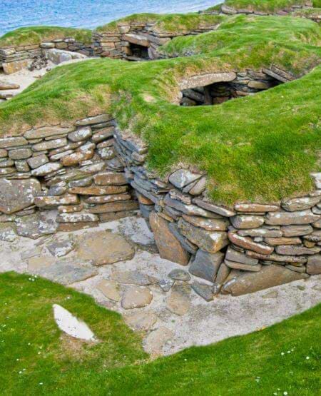Skara Brae omtales ofte som ”Skotlands Pompeji”, da det er en af de bedst bevarede neolitiske landsbyer i Europa.