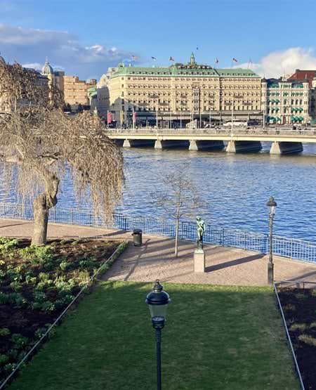 Udsigt fra øen Helgeandsholmen over til Strömbron i Stockholm, Sverige Udsigt fra øen Helgeandsholmen over til Strömbron i Stockholm, Sverige