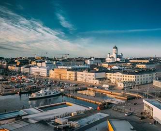 Udsigt ind over Helsinki by og havnefront Udsigt ind over Helsinki by og havnefront