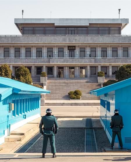 Soldat og barakker i den demilitariserede zone mellem Nord- og Sydkorea Soldat og barakker i den demilitariserede zone mellem Nord- og Sydkorea