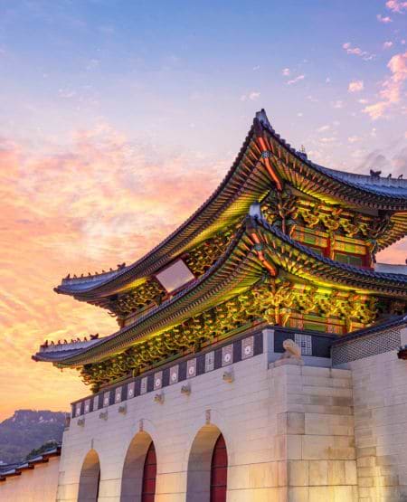 Smuk himmel over Gyeongbokgung-paladset i Seoul, Sydkorea