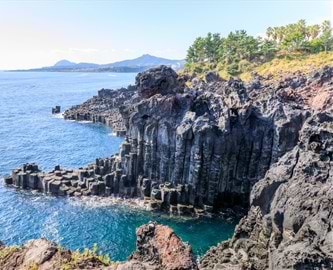Jusangjeolli-klipperne på Jeju Island, Sydkorea Jusangjeolli-klipperne på Jeju Island, Sydkorea