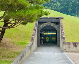 Gravhøje i Tumuli-parken i Daereungwon, Sydkorea Gravhøje i Tumuli-parken i Daereungwon, Sydkorea