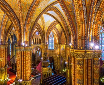 Den flotte udsmykte Mathias-kirke i Budapest, Ungarn