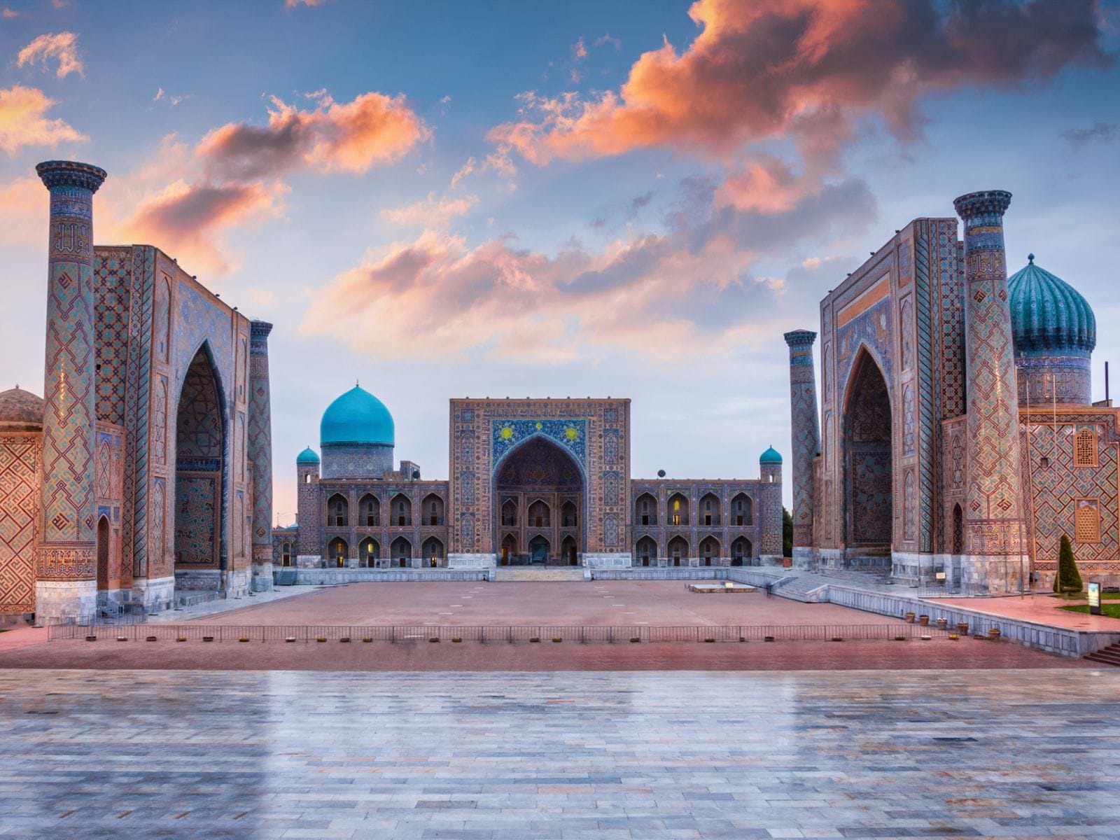 Registan-pladsen i Samarkand i solnedgang, Usbekistan