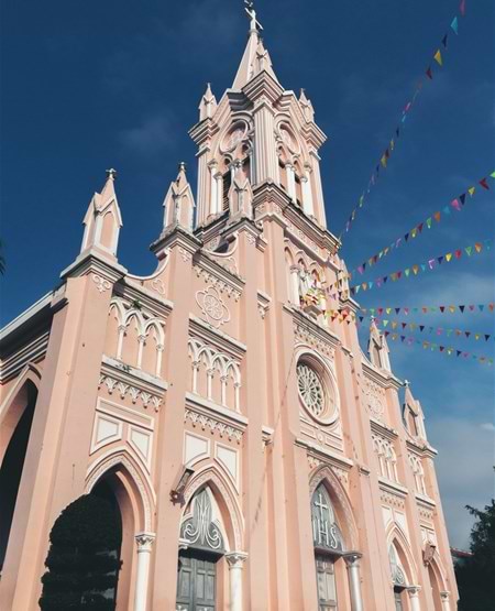 Den Lyserøde Katedral i Da Nang, Vietnam Den Lyserøde Katedral i Da Nang, Vietnam