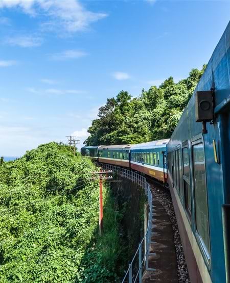 Tog fra Hué til Da Nang med skønne udsigter til den vietnamesiske natur