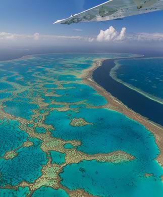Great Barrier Reef set fra luften i Queensland, Australien. Credits: Australia Tourism.
