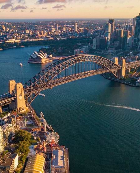Besøg Sydney med den ikoniske havnefront, Sydney Opera House og Sydney Harbour Bridge på en rundrejse eller på egen hånd Besøg Sydney med den ikoniske havnefront, Sydney Opera House og Sydney Harbour Bridge på en rundrejse eller på egen hånd