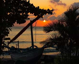 Amed stranden i solnedgang på Bali Amed stranden i solnedgang på Bali