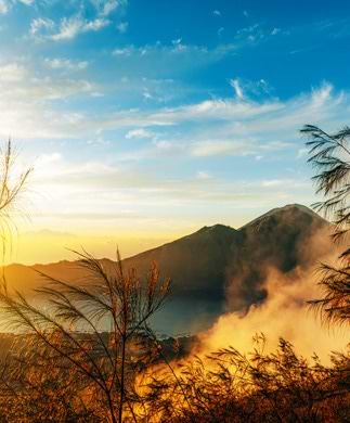 Solnedgang over Batur på Bali