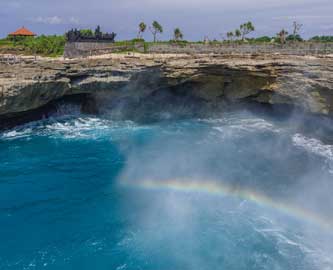 Store bølger ved Devils Tear på Bali