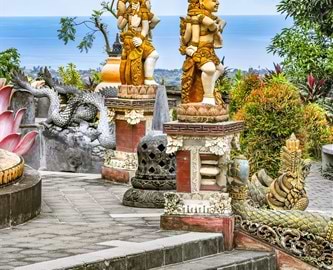 Brahmavihara-Arama klostret i Lovina på Bali Brahmavihara-Arama klostret i Lovina på Bali