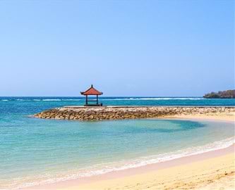 Tempel på stranden i Nusa Dua på Bali