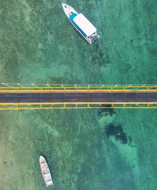Yellow Bridge mellem Lembongan og Ceningan på Bali