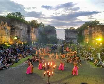Kecak-dansere på Bali Kecak-dansere på Bali
