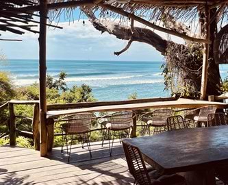 Restaurant på stranden i Uluwatu på Bali Restaurant på stranden i Uluwatu på Bali