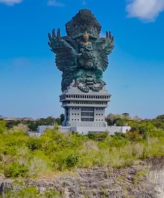 Hindu God GWK statuen i Uluwatu på Bali Hindu God GWK statuen i Uluwatu på Bali