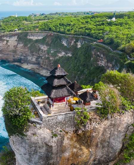 Uluwatu-templet ved havet på Bali Uluwatu-templet ved havet på Bali