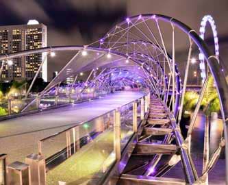 Helix Bridge med aftenlys i Singapore Helix Bridge med aftenlys i Singapore