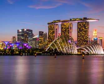 Singapore skyline i aftenbelysning Singapore skyline i aftenbelysning