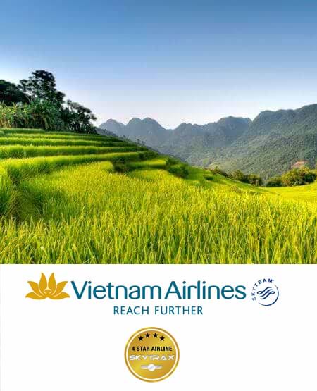 Flot landskab med rismarker og bjerge i Pu Luong, Vietnam
