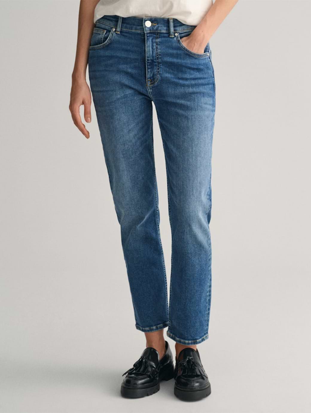 Gant Women's Cropped Slim Jeans Mid Blue Worn In
