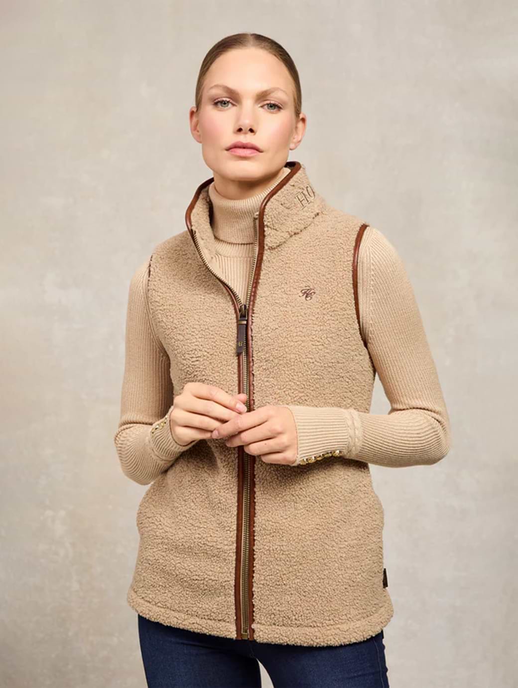 Holland Cooper Women's Country Fleece Gilet Natural Borg