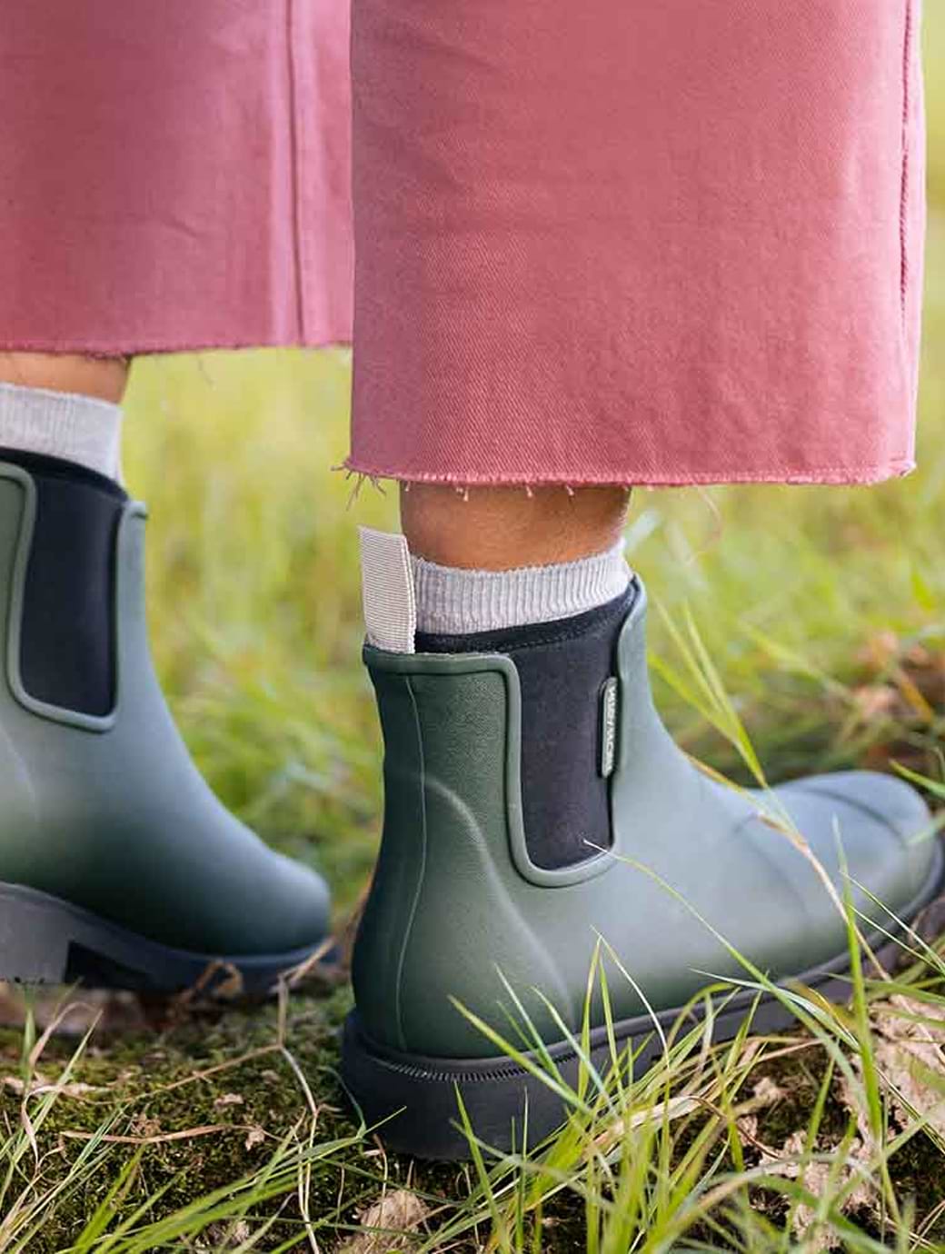 Rain boots with traction deals