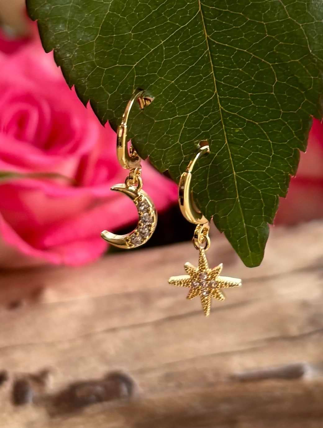 Ocean Ripples Women's 14ct Gold Plated Mismatched Cubic Zirconia Star And Moon Huggie Earrings