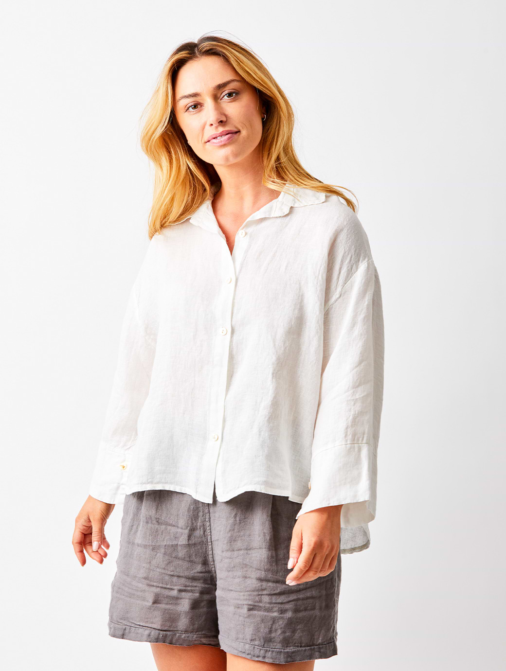 Suzy D London Women's Lago Hi Lo Linen Shirt With Wide Sleeves Snow White