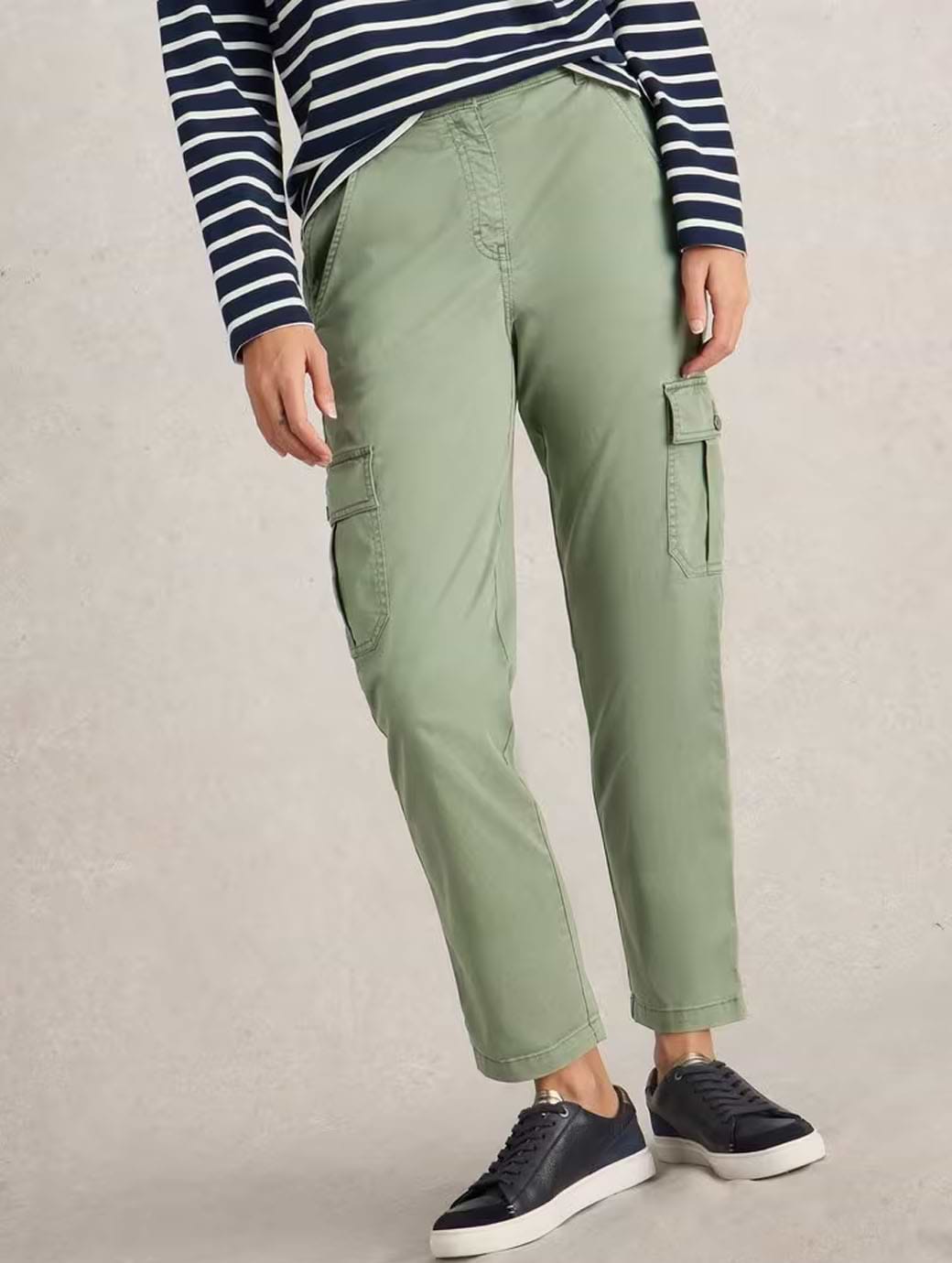 White Stuff Women's Everleigh Cargo Trouser Regular Mid Green