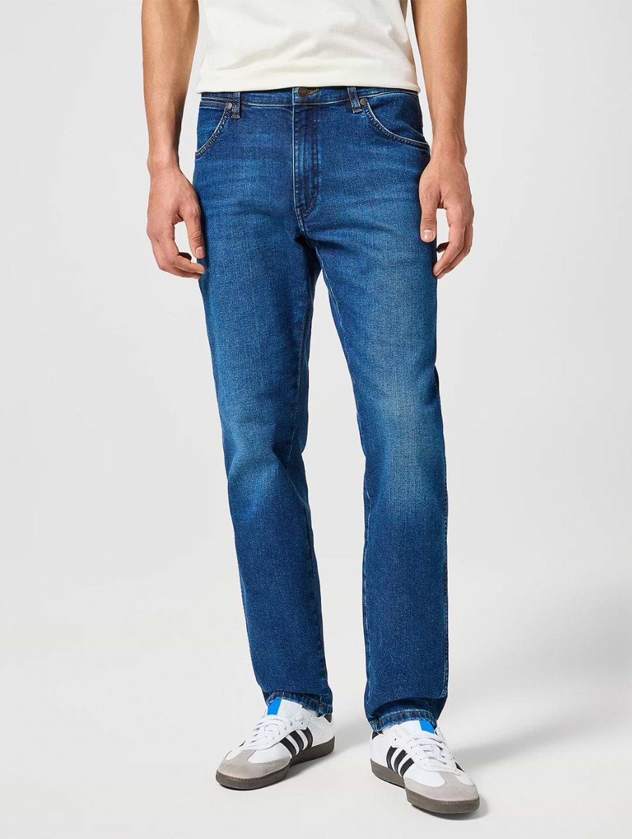 Wrangler River Jeans in Dark Trails