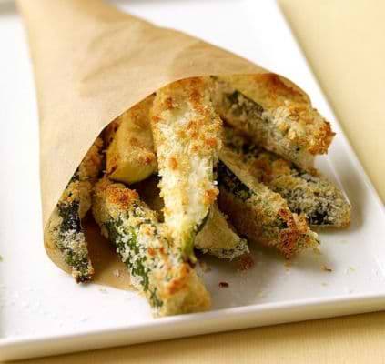 Frites de courgettes à la feta en poudre