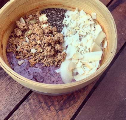 Yaourt d’amande à l’açaï