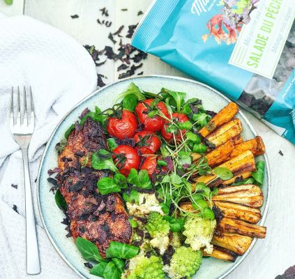 Saumon aux algues Marinoë et salade de légumes