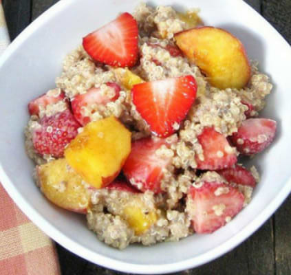 Quinoa pêches et fraises