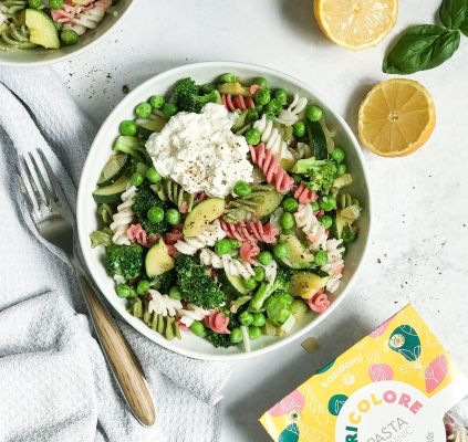 Fusilli de riz aux brocolis, courgettes et petits pois