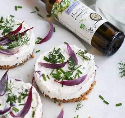 Hartige vegan mini cheesecakes met uien