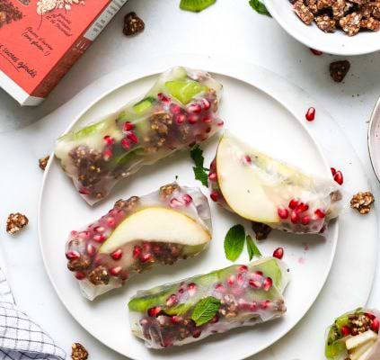 Rouleaux de printemps sucrés au granola et aux fruits