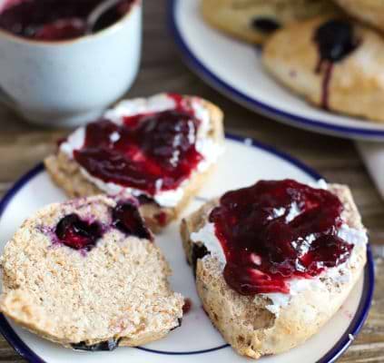 Scones vegan & à IG bas aux myrtilles et lait de coco 