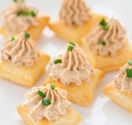 Mini-feuilletés à la mousse de cèpes et truffes