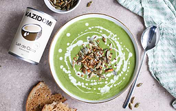 Soupe de légumes verts rôtis et lait de coco