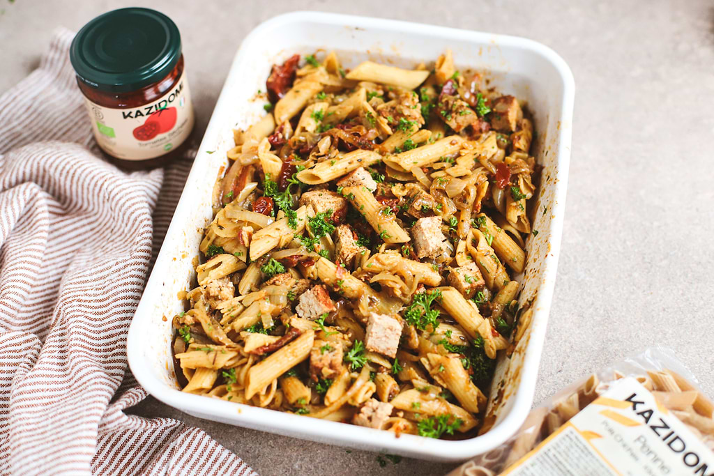 Gratin de penne corail aux oignons caramélisés et tofu rosso