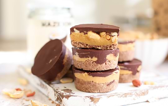 Protein bites snickers-style